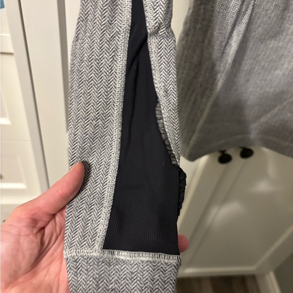 🖤 Lululemon Size 4 1/2 Zip Running Top - Picture 3 of 6